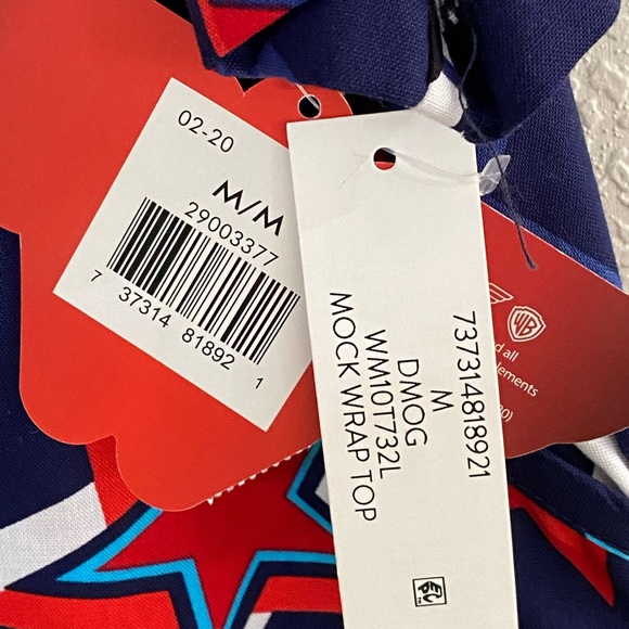 Wonder Woman Scrub Top Medium Mock Wrap Top Cotton New Nurses CNA DC Comics - Picture 4 of 11